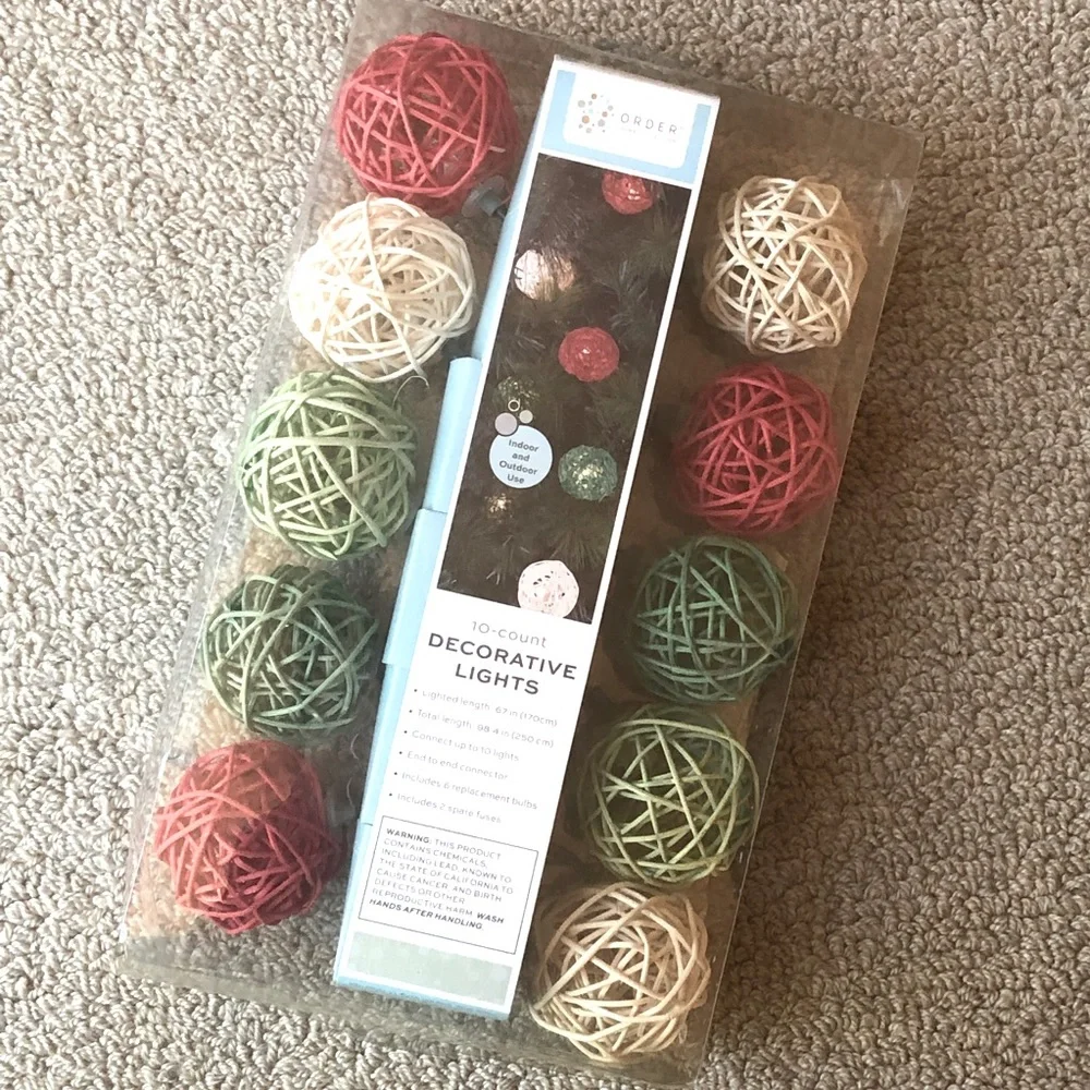 Rattan woven decorative string lights 10 bulbs NWT